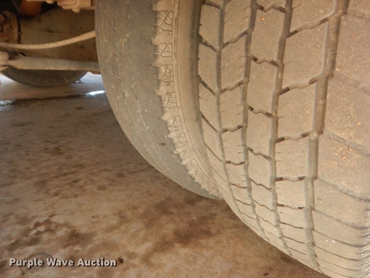 image for item HG9765 2009 Ford E350  shuttle bus