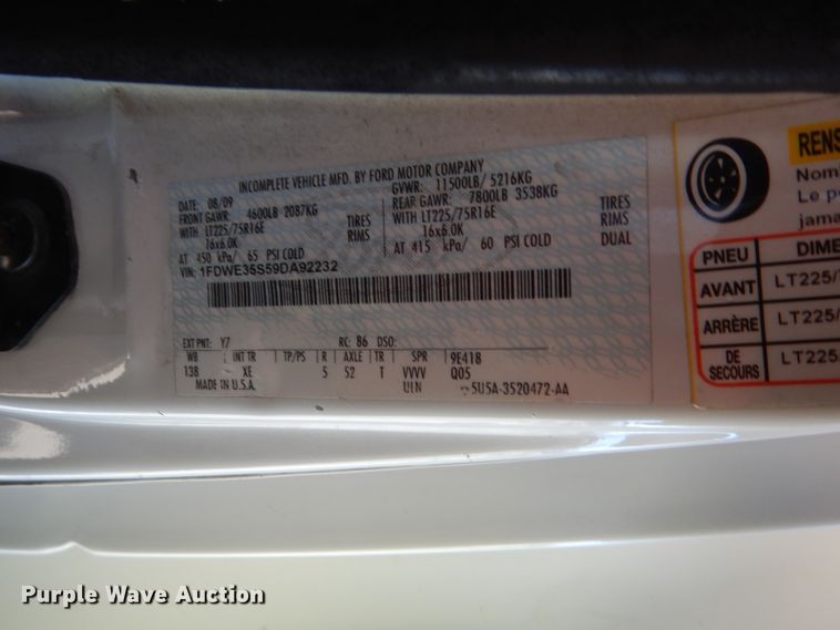 image for item HG9765 2009 Ford E350  shuttle bus