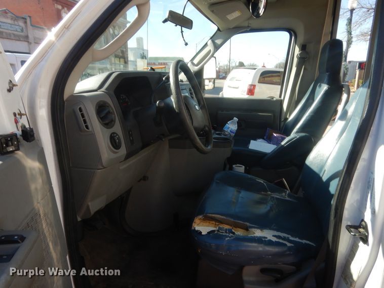 image for item HG9766 2010 Ford E450  shuttle bus