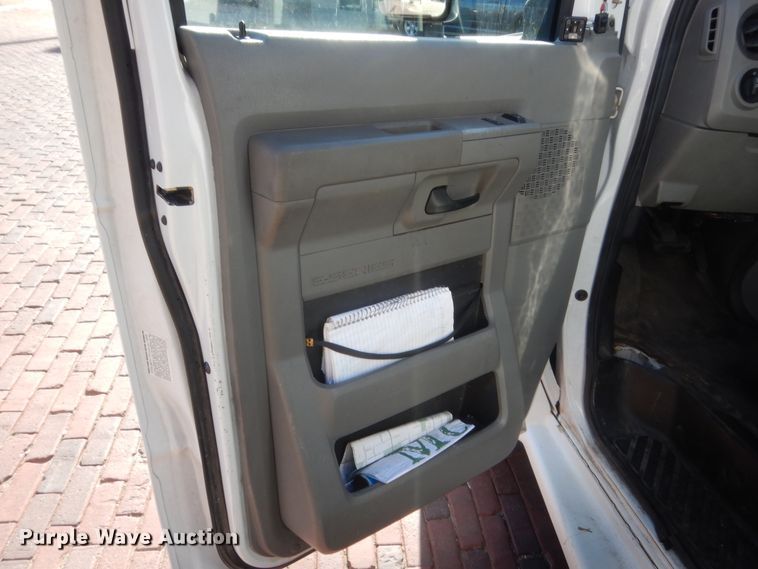 image for item HG9766 2010 Ford E450  shuttle bus