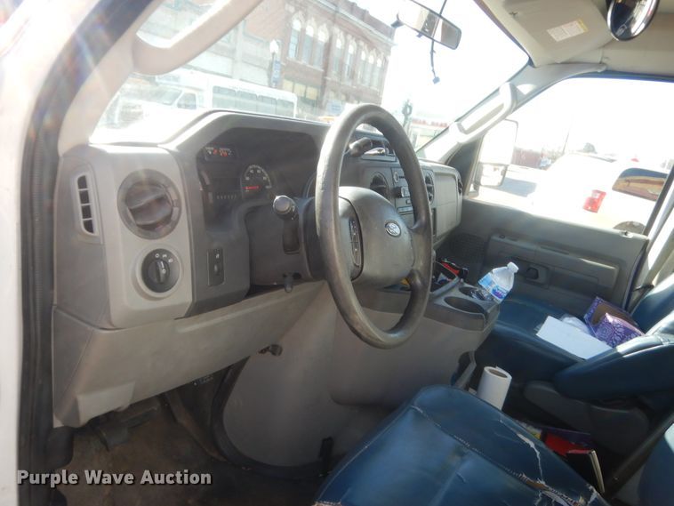 image for item HG9766 2010 Ford E450  shuttle bus