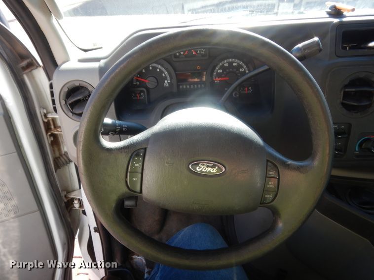 image for item HG9766 2010 Ford E450  shuttle bus