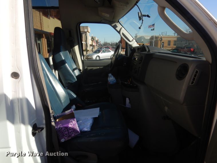 image for item HG9766 2010 Ford E450  shuttle bus