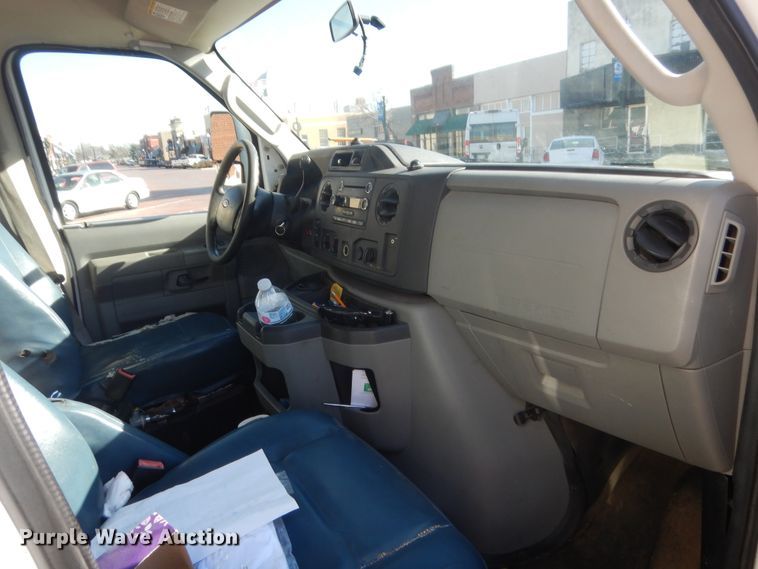 image for item HG9766 2010 Ford E450  shuttle bus