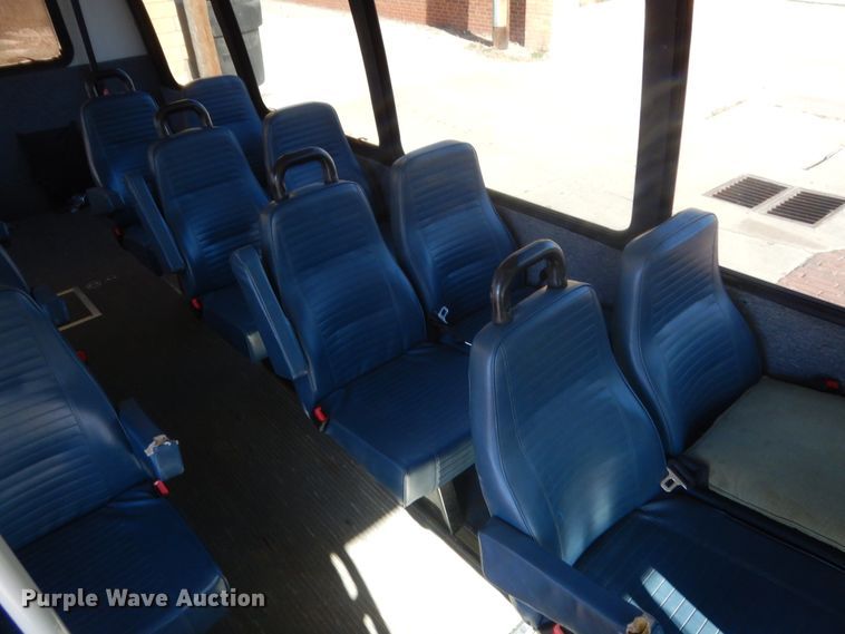 image for item HG9766 2010 Ford E450  shuttle bus