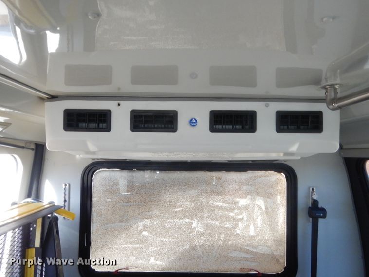 image for item HG9766 2010 Ford E450  shuttle bus
