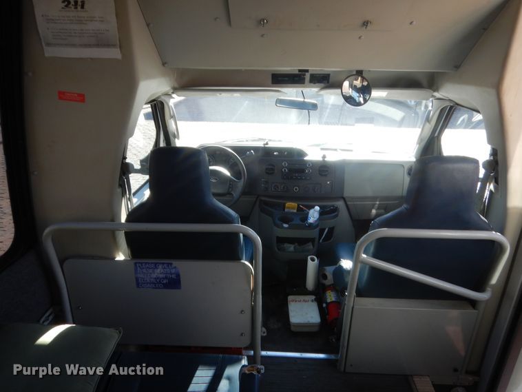 image for item HG9766 2010 Ford E450  shuttle bus