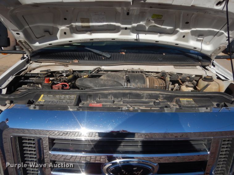 image for item HG9766 2010 Ford E450  shuttle bus