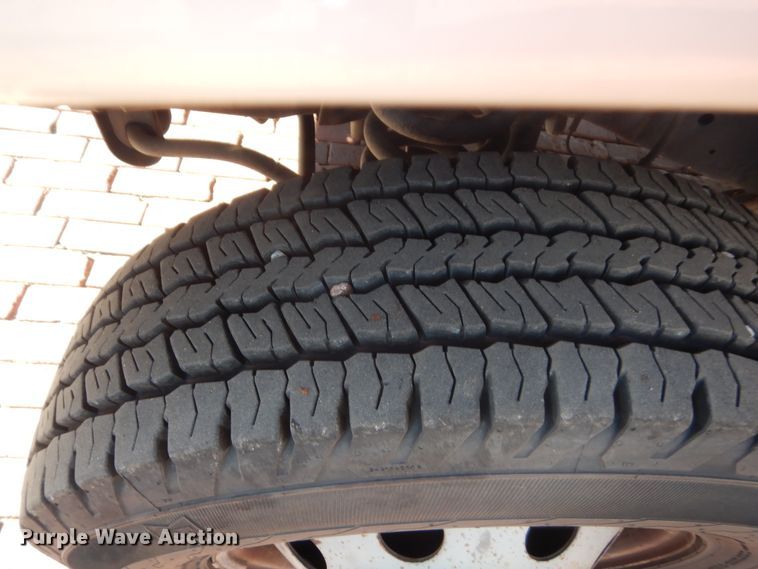 image for item HG9766 2010 Ford E450  shuttle bus