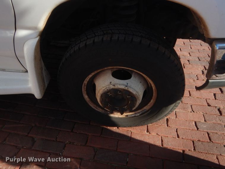 image for item HG9766 2010 Ford E450  shuttle bus