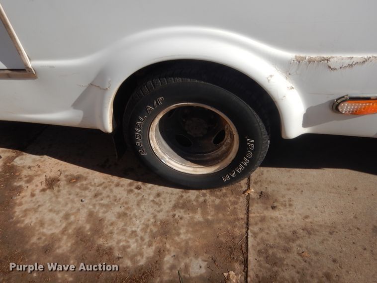 image for item HG9766 2010 Ford E450  shuttle bus