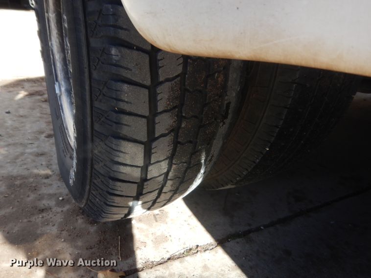 image for item HG9766 2010 Ford E450  shuttle bus