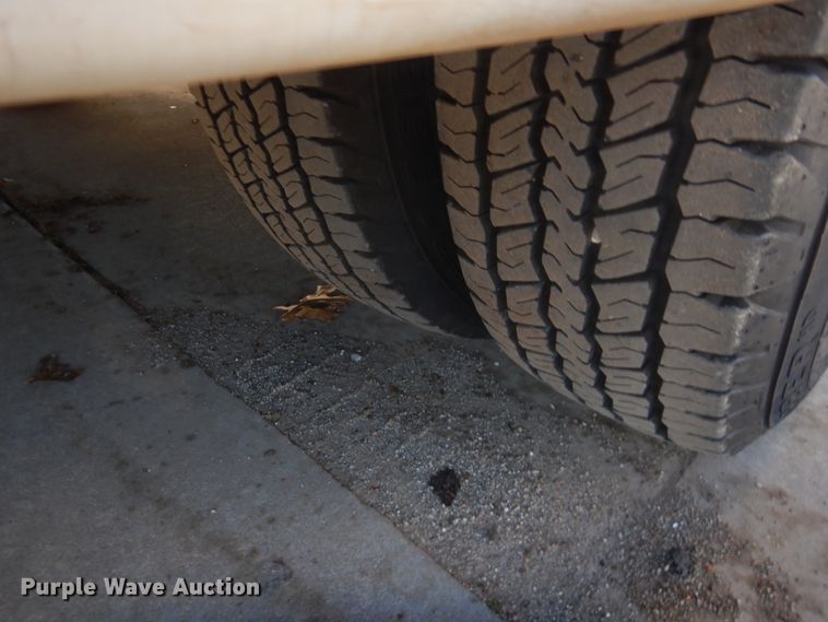 image for item HG9766 2010 Ford E450  shuttle bus