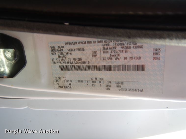 image for item HG9766 2010 Ford E450  shuttle bus