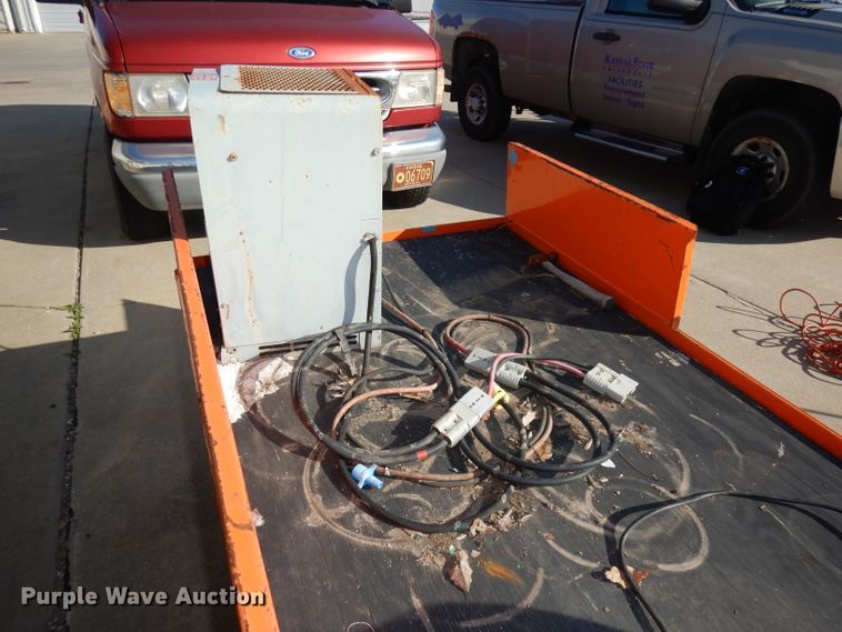 image for item HU9222 Taylor Dunn B248  utility cart