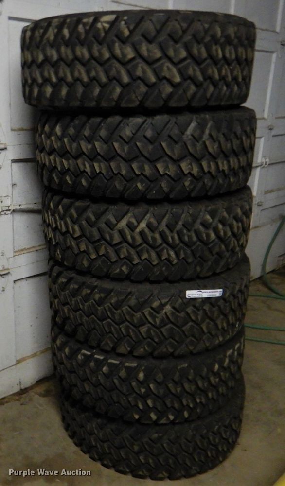 image for item HW9945 (6) Nitro Trail Grappler 35x12.50R17LT tires