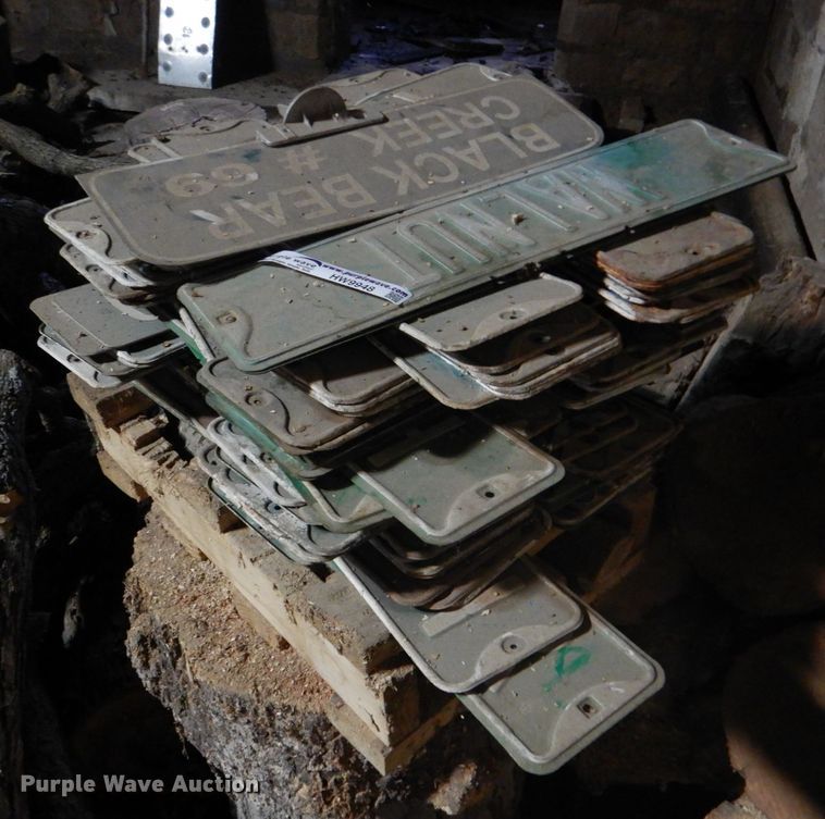 image for item HW9948 Approximately 100 street signs