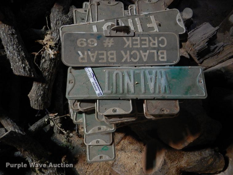 image for item HW9948 Approximately 100 street signs