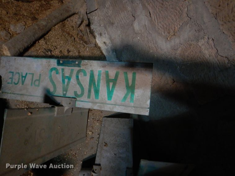 image for item HW9948 Approximately 100 street signs