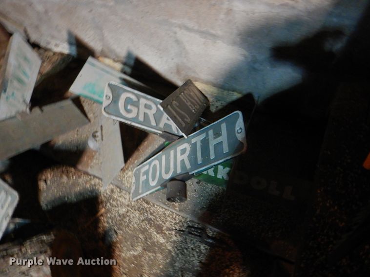 image for item HW9948 Approximately 100 street signs