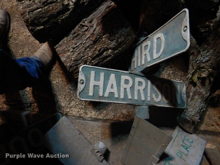 image for item HW9948 Approximately 100 street signs