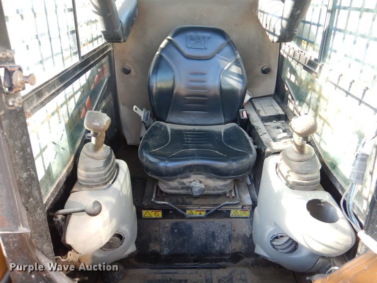 image for item HW9956 2005 Caterpillar 277B  tracked skid steer loader