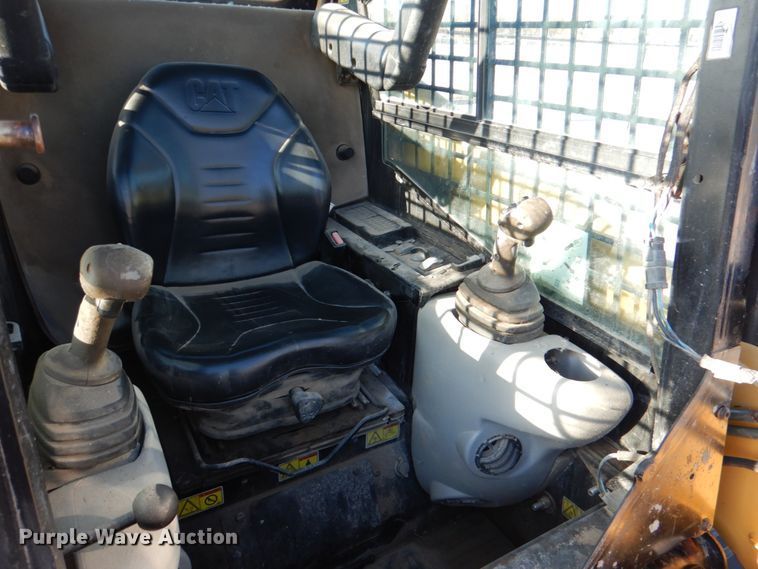 image for item HW9956 2005 Caterpillar 277B  tracked skid steer loader