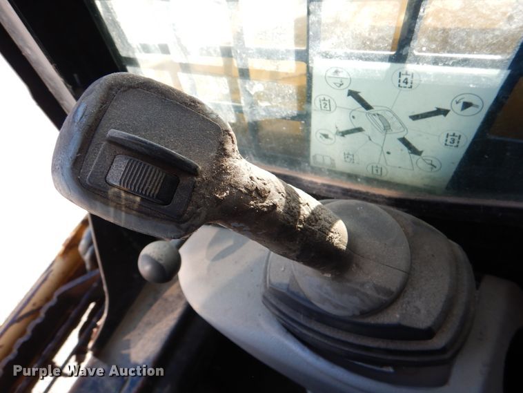 image for item HW9956 2005 Caterpillar 277B  tracked skid steer loader