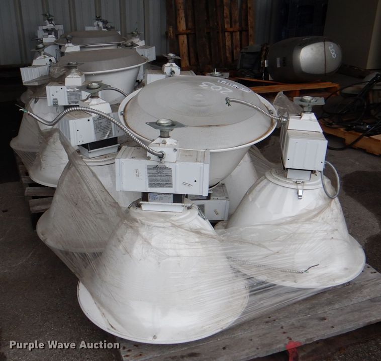 (18) Cooper Lighting light fixtures in Tulsa, OK Item HW9966 sold