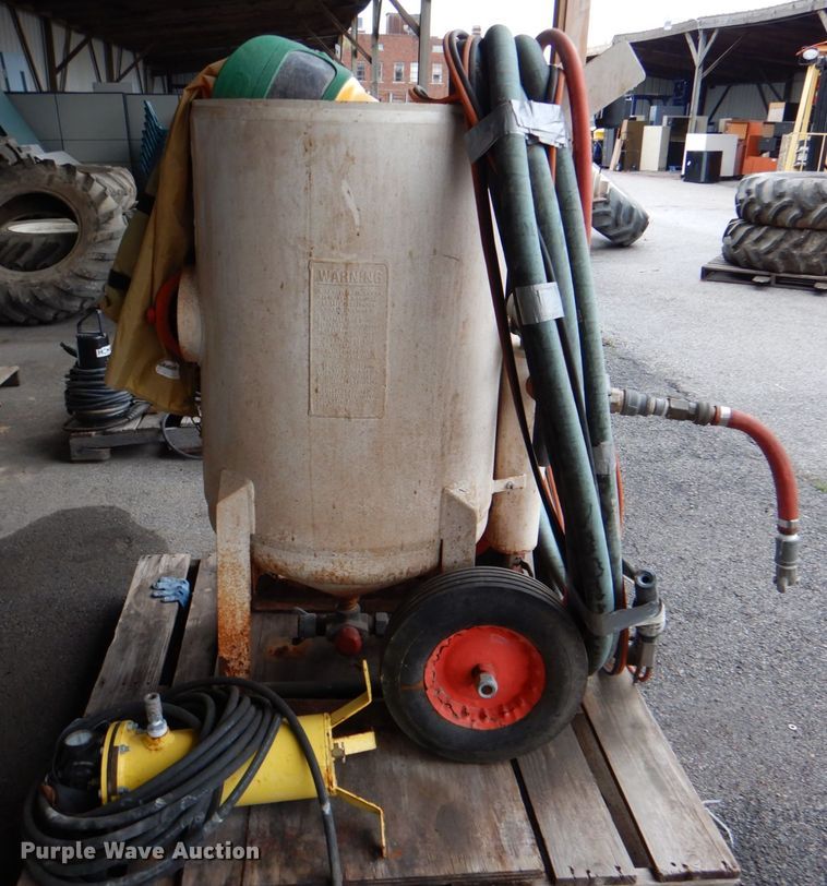 2001 US Schmidt sandblaster in Tulsa, OK Item HW9974 sold Purple Wave