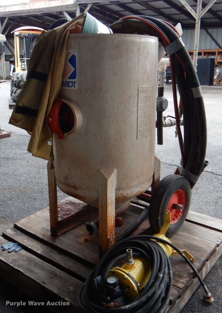 2001 US Schmidt sandblaster in Tulsa, OK Item HW9974 sold Purple Wave
