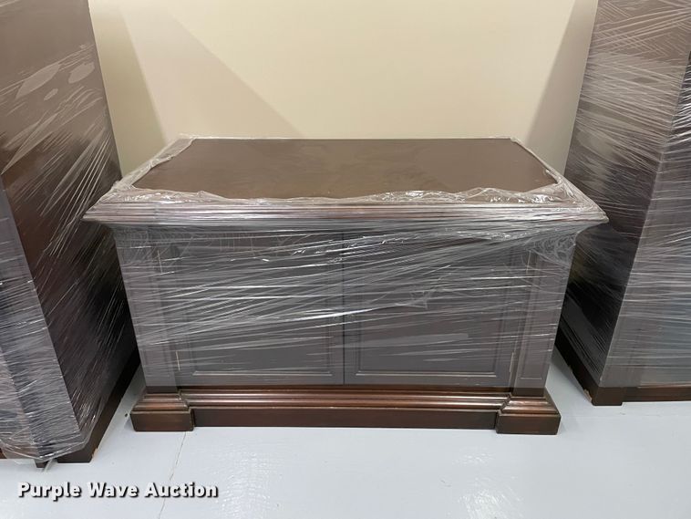 image for item II9315 Entertainment center