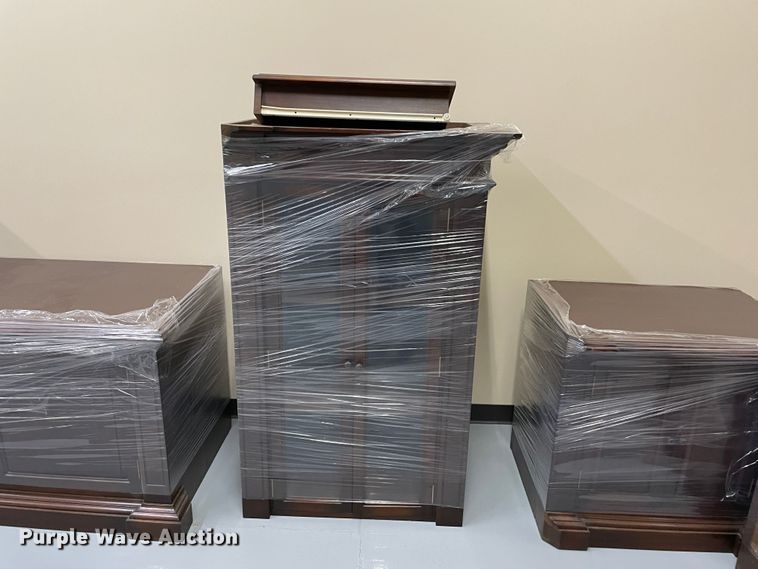 image for item II9315 Entertainment center