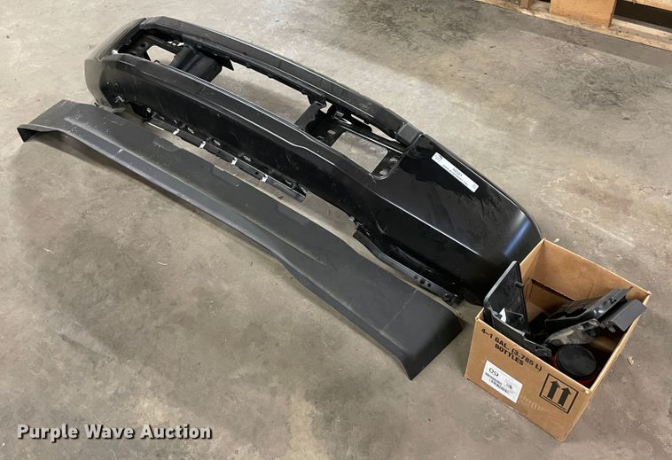 image for item II9323 2020 Ford F350 bumper