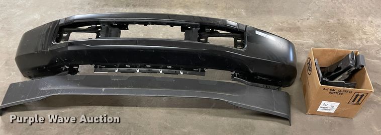 image for item II9323 2020 Ford F350 bumper