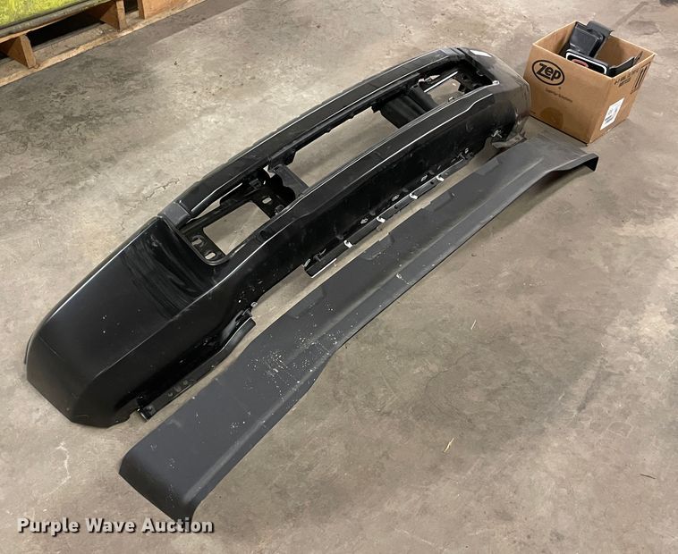 image for item II9323 2020 Ford F350 bumper