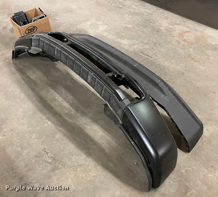 image for item II9323 2020 Ford F350 bumper