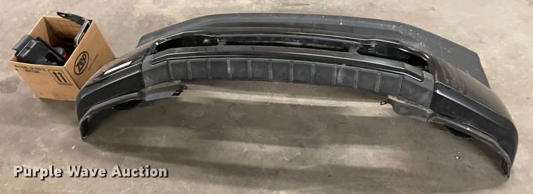 image for item II9323 2020 Ford F350 bumper