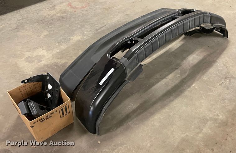 image for item II9323 2020 Ford F350 bumper