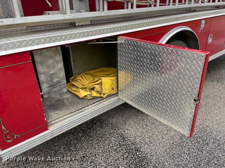 image for item II9324 1988 Ford CF8000 pumper fire truck