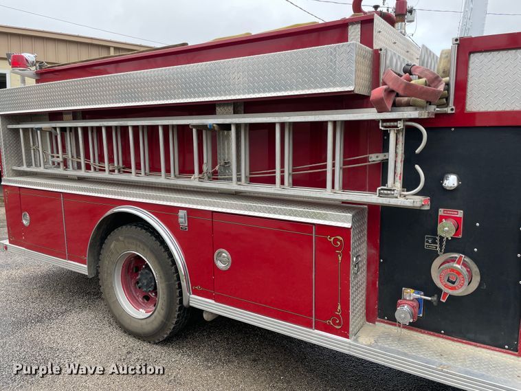 image for item II9324 1988 Ford CF8000 pumper fire truck