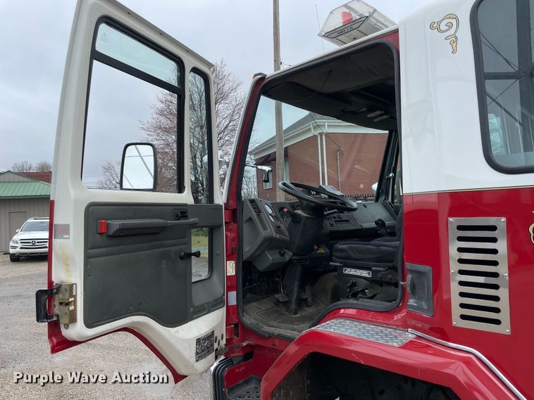 image for item II9324 1988 Ford CF8000 pumper fire truck