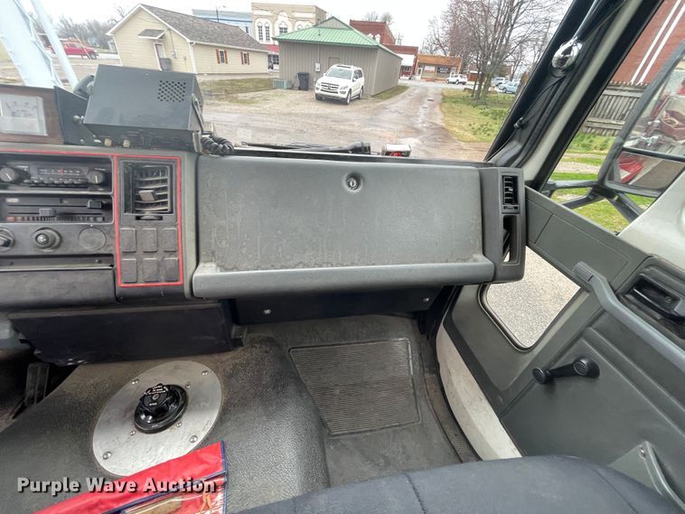 image for item II9324 1988 Ford CF8000 pumper fire truck