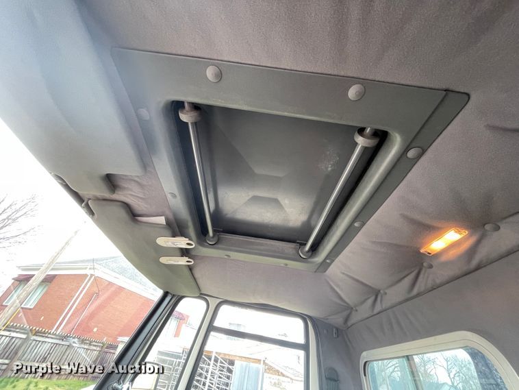 image for item II9324 1988 Ford CF8000 pumper fire truck