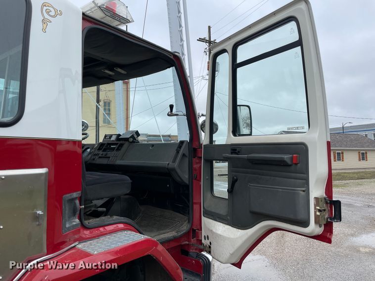 image for item II9324 1988 Ford CF8000 pumper fire truck