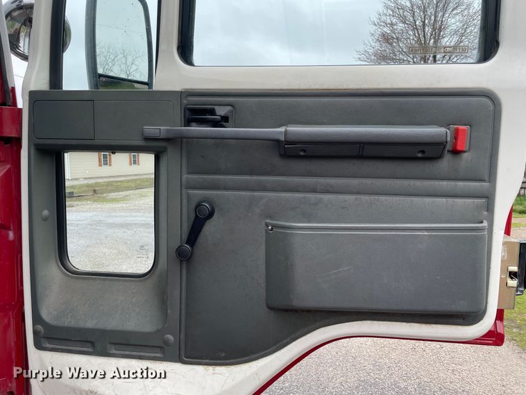 image for item II9324 1988 Ford CF8000 pumper fire truck