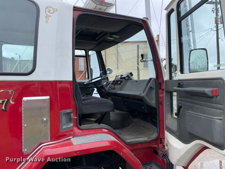 image for item II9324 1988 Ford CF8000 pumper fire truck