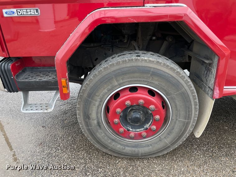 image for item II9324 1988 Ford CF8000 pumper fire truck