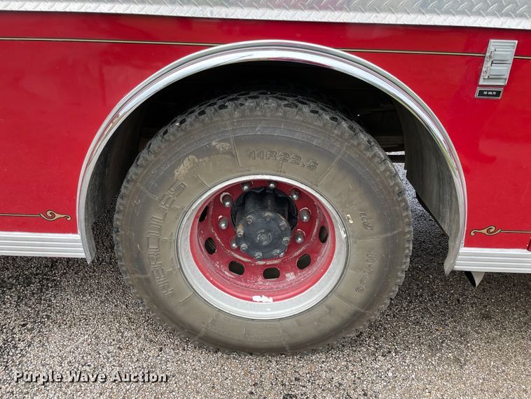 image for item II9324 1988 Ford CF8000 pumper fire truck