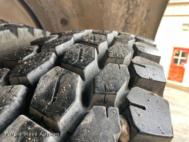 image for item II9324 1988 Ford CF8000 pumper fire truck